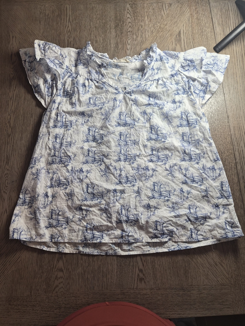 entro White Top with Blue Scenic Print and Flutter Sleeves
